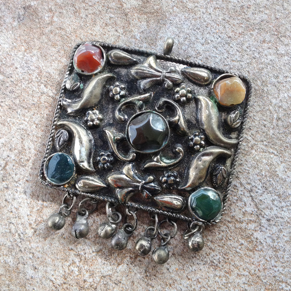 Vintage Jewelry - Vintage Artisan Pewter Tone Pendant
